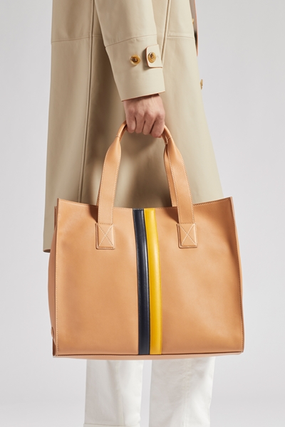 مجموعة Tod’s الرجالية لربيع وصيف 2020... تصاميم خفيفة بجودة عالية